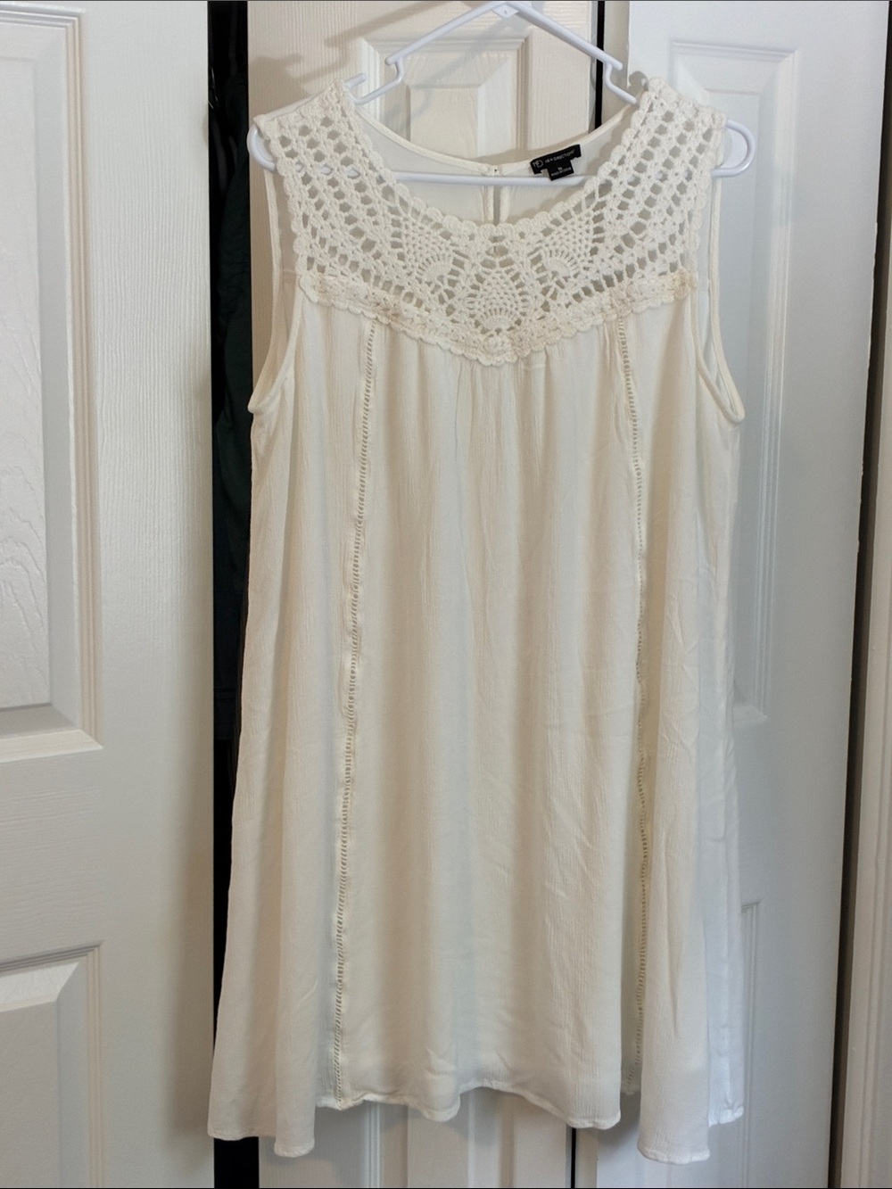 New Directions Women’s White Lace Yoke Sleeveless Dress- XL